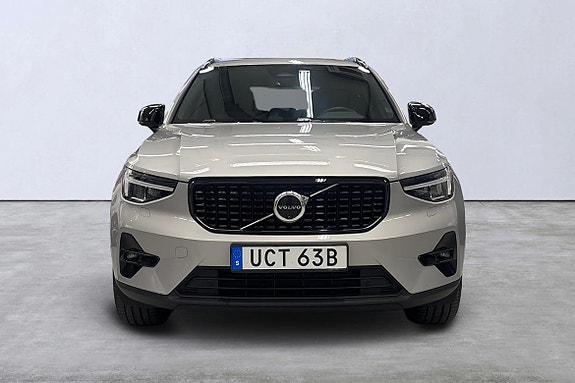 Volvo XC40 7 of 22