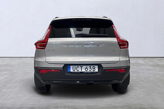 Volvo XC40 5 of 22