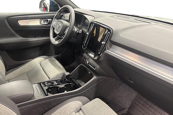 Volvo XC40 10 of 22