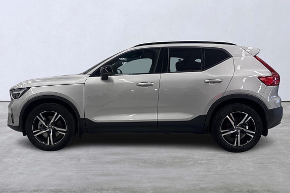 Volvo XC40 2 of 22
