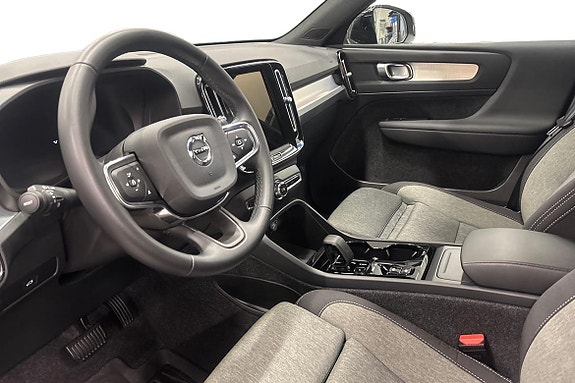 Volvo XC40 8 of 22
