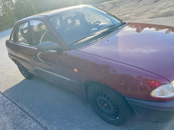 Opel Astra 2 of 12