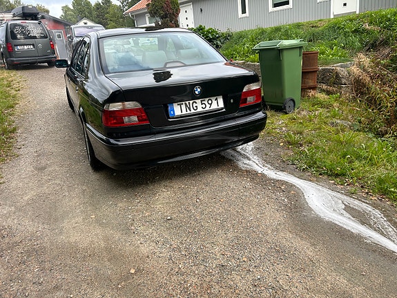 BMW 525i 4 of 11