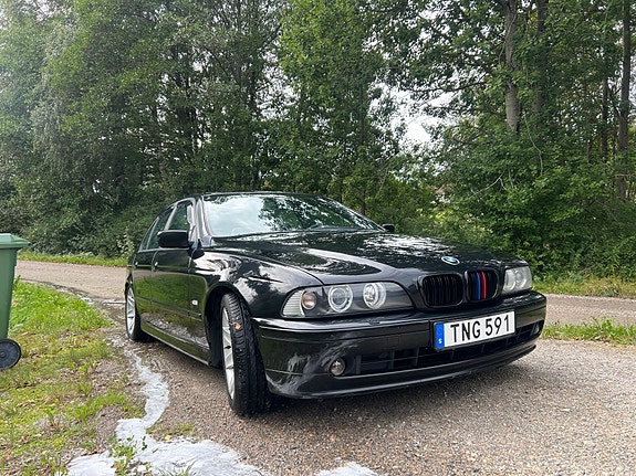 BMW 525i 2 of 11