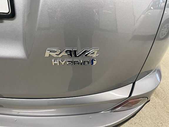 Toyota RAV4 11 of 16