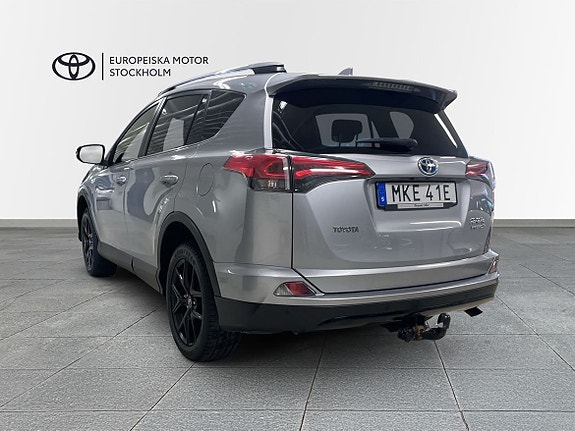Toyota RAV4 2 of 16