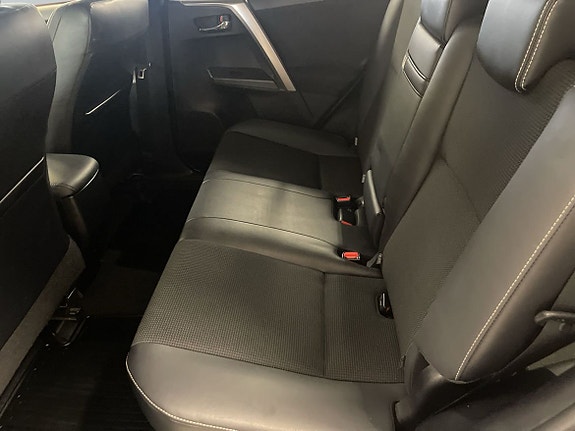 Toyota RAV4 7 of 16
