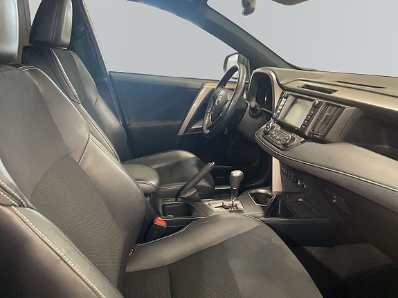 Toyota RAV4 6 of 16