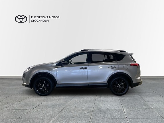Toyota RAV4 3 of 16