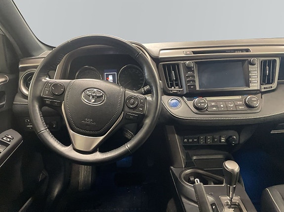 Toyota RAV4 8 of 16