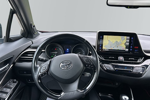 Toyota C-HR 10 of 13