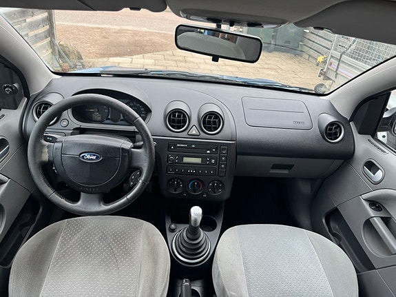 Ford Fiesta 4 of 7