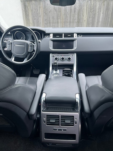 Land Rover Range Rover Sport 8 of 12