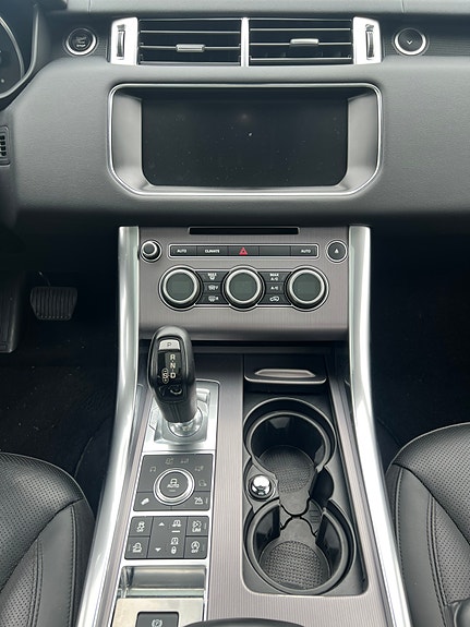 Land Rover Range Rover Sport 9 of 12