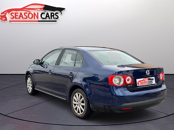 Volkswagen Jetta 3 of 13