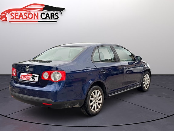 Volkswagen Jetta 2 of 13