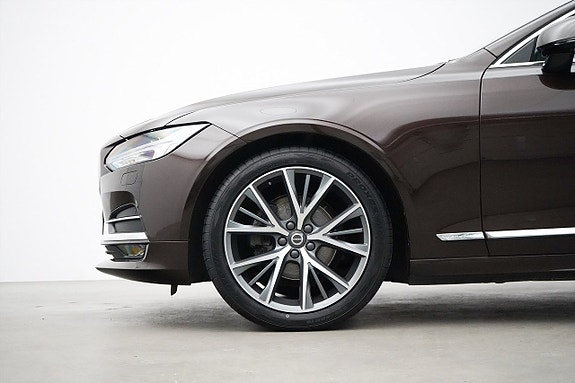 Volvo V90 2 of 24