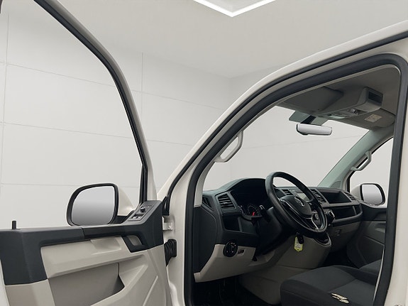 Volkswagen Transporter 17 of 29