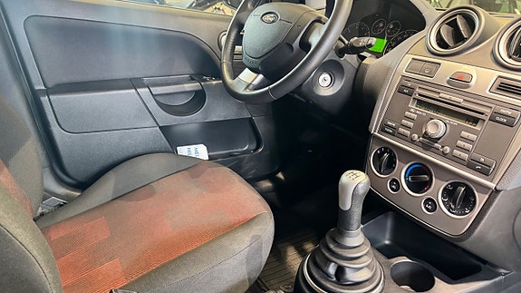 Ford Fiesta 12 of 14