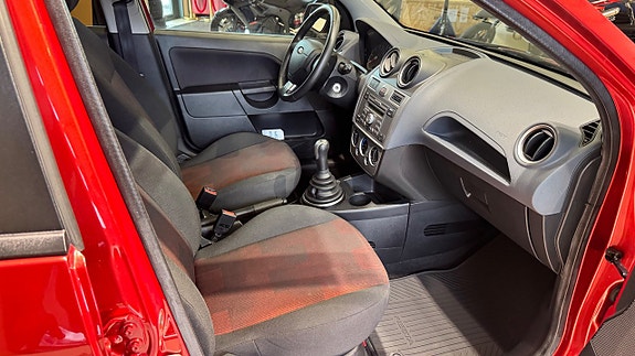 Ford Fiesta 11 of 14