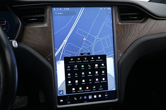 Tesla Model X 16 of 27