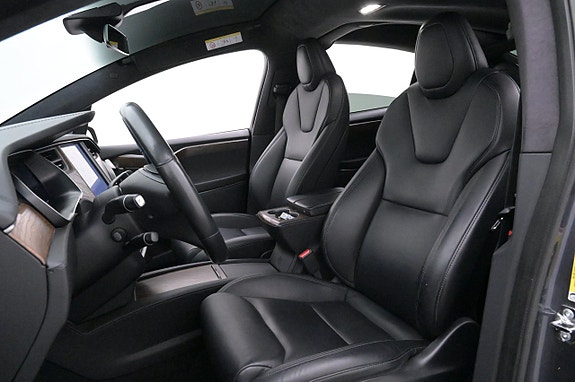 Tesla Model X 7 of 27
