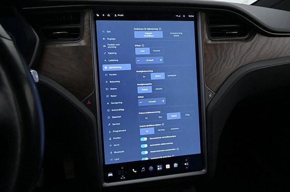 Tesla Model X 9 of 27