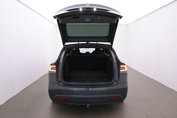 Tesla Model X 20 of 27