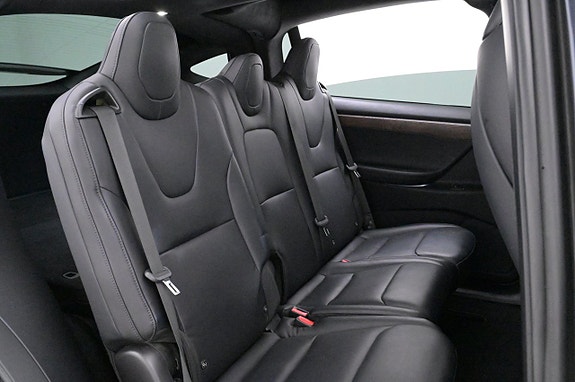Tesla Model X 18 of 27