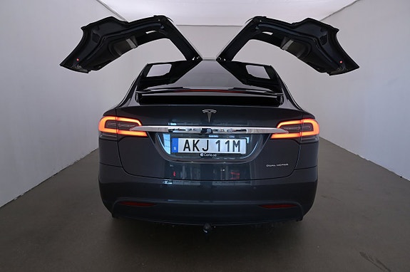 Tesla Model X 24 of 27