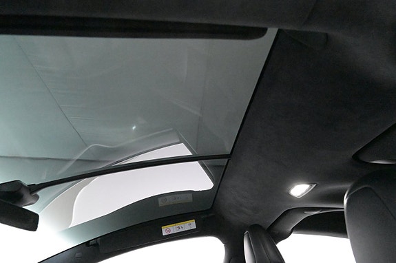 Tesla Model X 17 of 27
