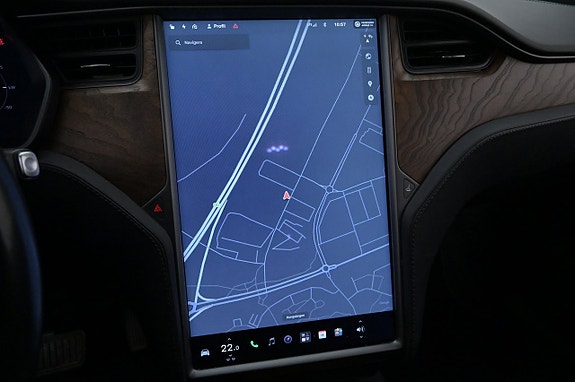 Tesla Model X 15 of 27