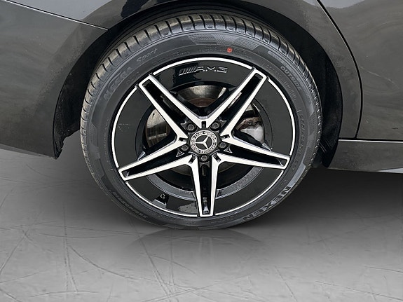 Mercedes-Benz C300 e 29 of 30
