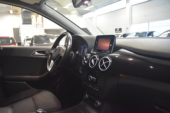 Mercedes-Benz B200 9 of 14