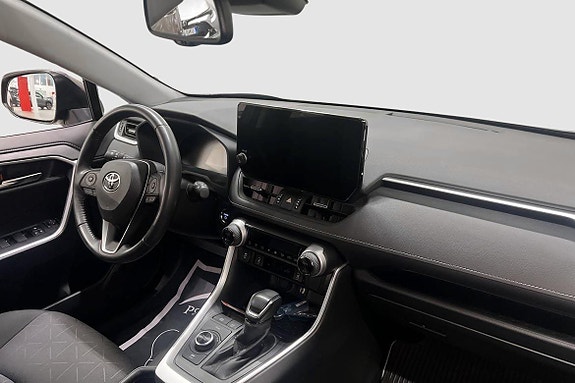 Toyota RAV4 7 of 12