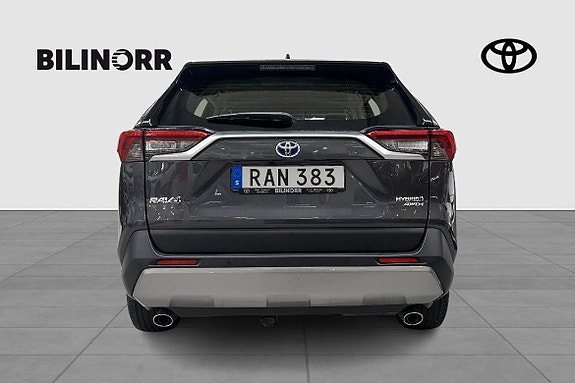 Toyota RAV4 5 of 12