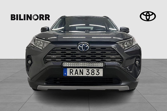 Toyota RAV4 6 of 12