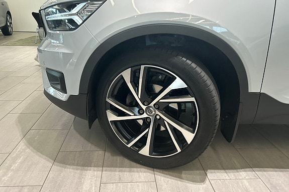 Volvo XC40 17 of 29
