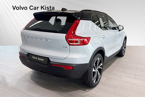 Volvo XC40 5 of 29