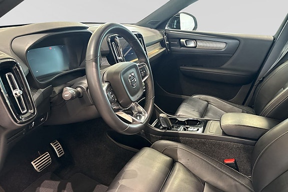 Volvo XC40 7 of 29