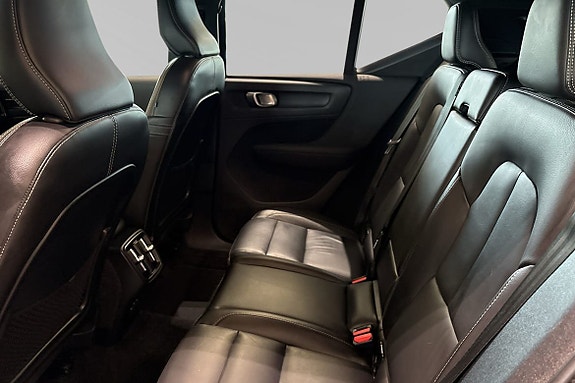 Volvo XC40 8 of 29