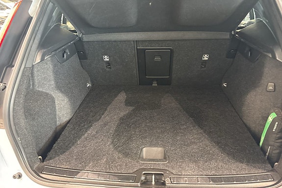 Volvo XC40 13 of 29