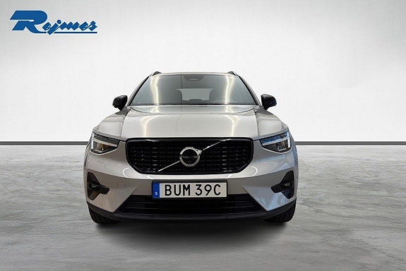 Volvo XC40 4 of 26