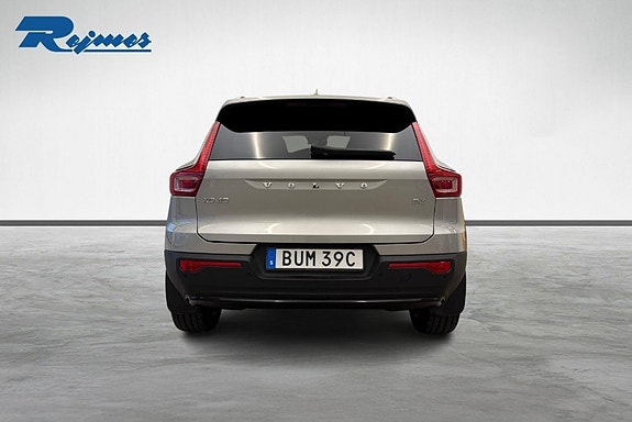 Volvo XC40 5 of 26
