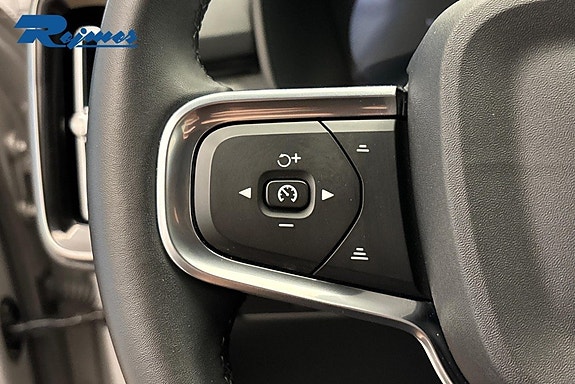 Volvo XC40 13 of 26