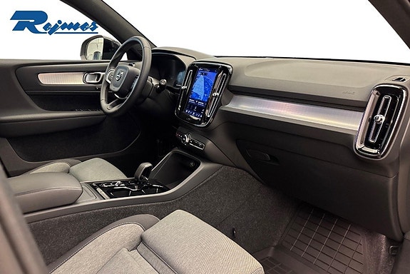 Volvo XC40 6 of 26