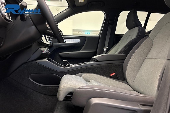 Volvo XC40 8 of 26