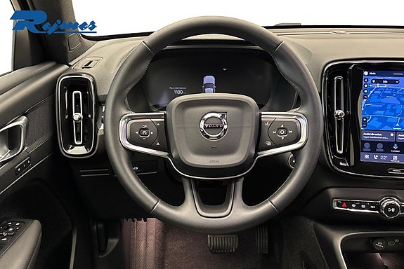 Volvo XC40 11 of 26
