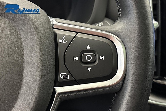 Volvo XC60 12 of 28