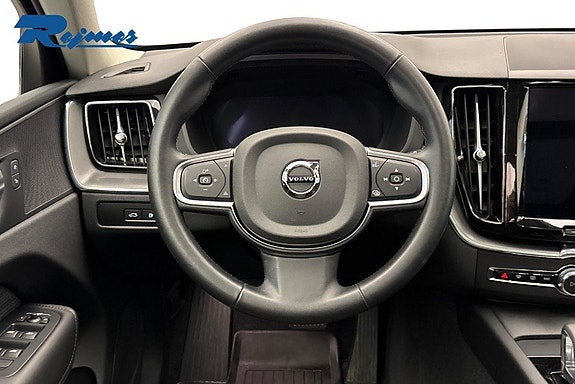 Volvo XC60 10 of 28